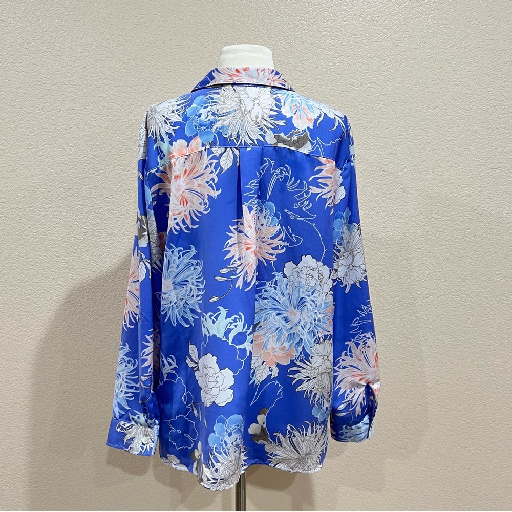Chico’s Blue Floral Button Up Shirt Size 2 (Large) - Picture 4 of 12